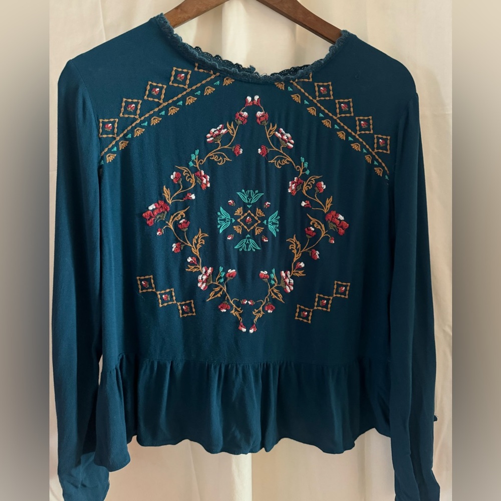 Xhilaration blouse teal with embroidered flowers. Size large.